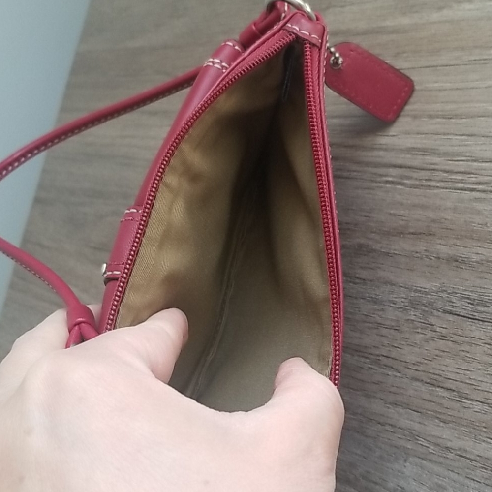 EUC Coach soft leather wristlet - Picture 6 of 7